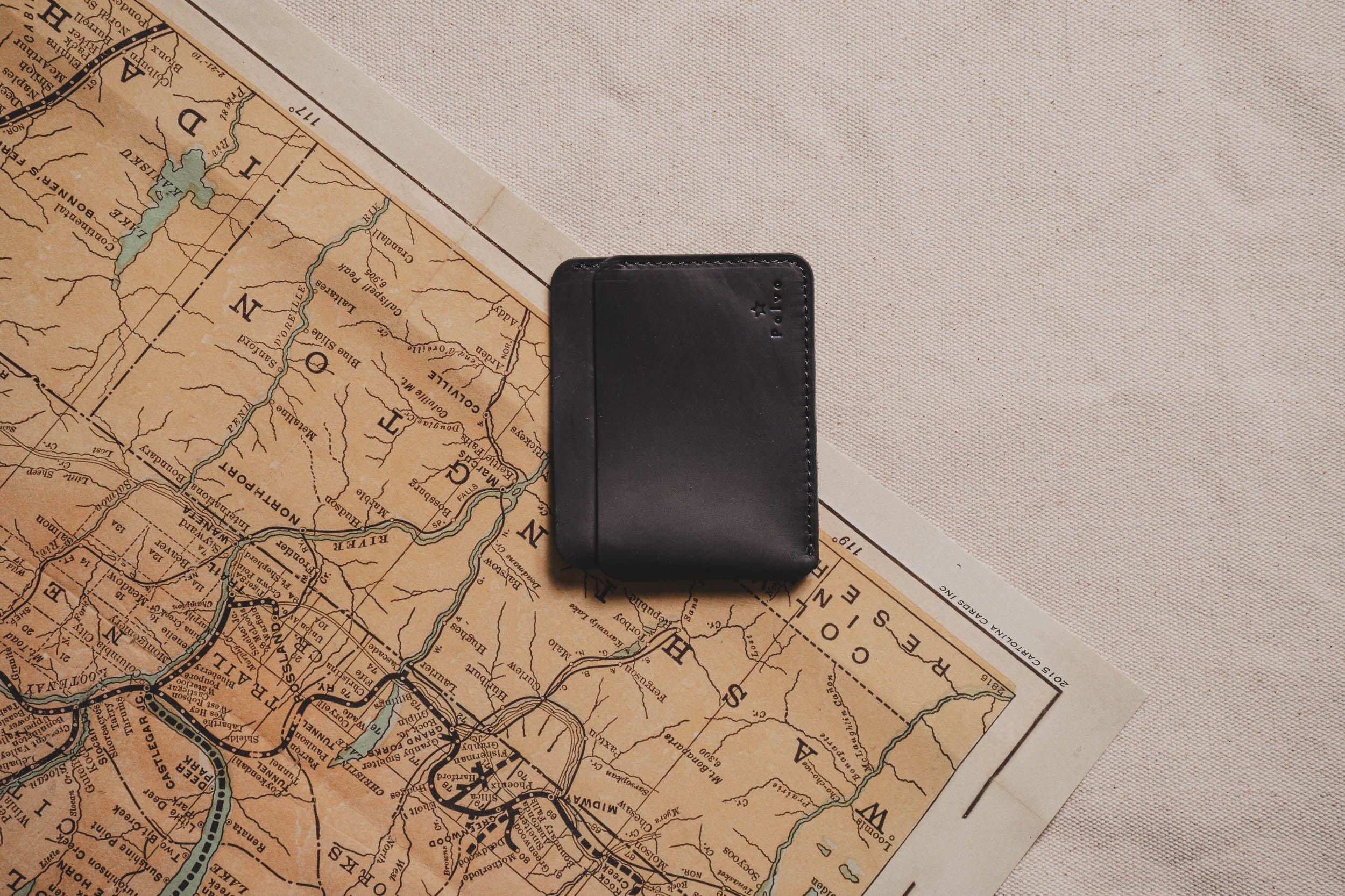 Black Minimalist Modern Flat Wallet